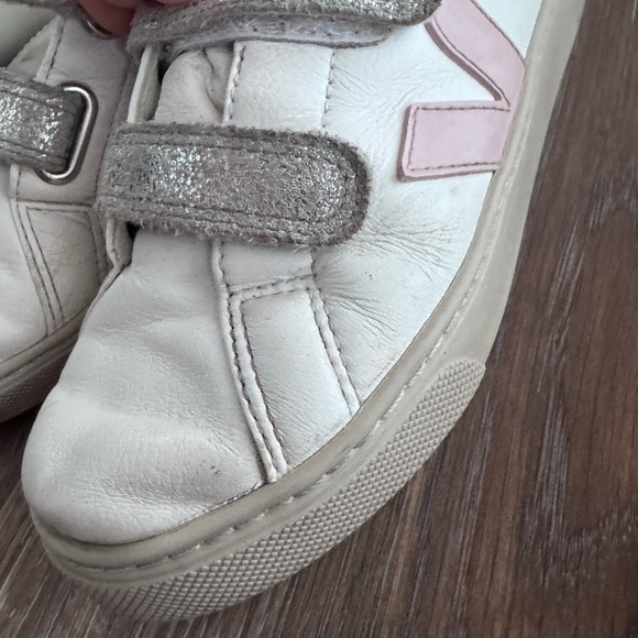 VEJA Esplar White Petal Silver Velcro Sneaker 2  kids - Picture 2 of 7